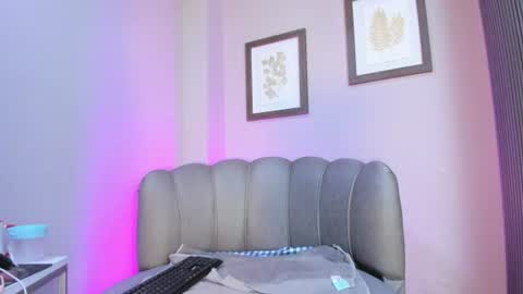 Snapshot of roxanna_moore2 chatting on June 2026 10:15:01 AM Roxanna online show from June 2026 10:15:01 AM
