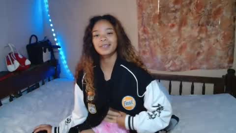 roxanne_98 online show from February 2025 05:21:02 AM