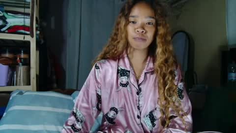 roxanne_98 online show from April 2026 02:23:01 AM