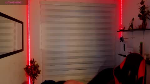Snapshot of roxanne_morelli chatting on May 2026 12:12:01 PM roxanne online show from May 2026 12:12:01 PM