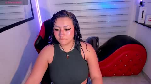 Snapshot of roxanne_morelli chatting on May 2026 12:22:02 PM roxanne online show from May 2026 12:22:02 PM