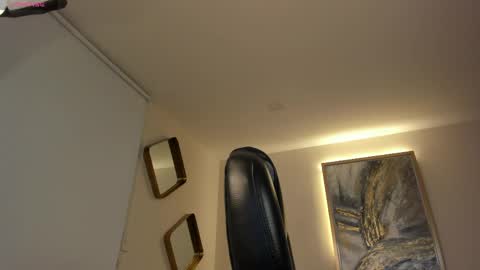 Snapshot of roxannehill_ chatting on May 2026 11:42:02 AM Roxanne Hill online show from May 2026 11:42:02 AM