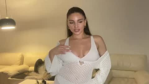 Snapshot of roxellesilvara chatting on June 2026 10:25:01 PM Roxy online show from June 2026 10:25:01 PM