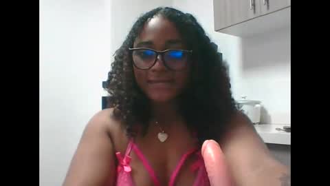 Snapshot of roxie_alicia0087 chatting on October 2025 06:20:02 PM SamJones online show from October 2025 06:20:02 PM