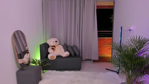  R O X I E  online show from December 2024 11:19:02 PM