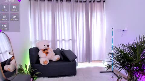  R O X I E  online show from December 2024 07:37:02 PM