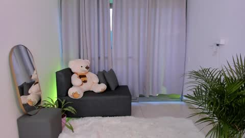  R O X I E  online show from January 2025 10:45:01 PM