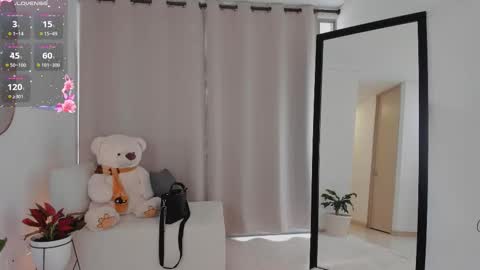  R O X I E  online show from October 2025 06:29:01 PM