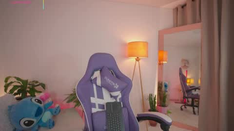 Snapshot of roxie_gates chatting on May 2026 01:58:02 AM R O X I E online show from May 2026 01:58:02 AM