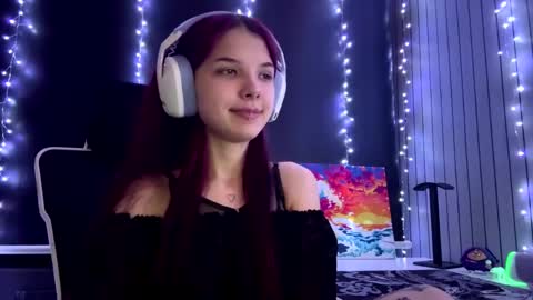 Snapshot of roxiepiurkowski chatting on June 2026 04:12:02 PM Hana online show from June 2026 04:12:02 PM