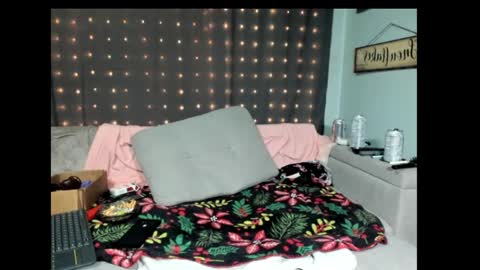 roxihazeleyes online show from January 2025 11:35:01 PM