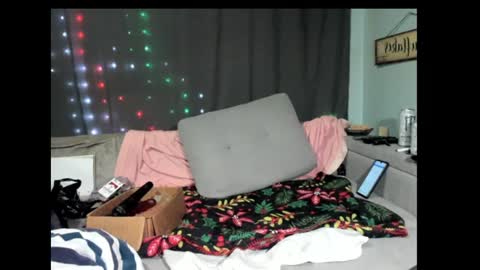 roxihazeleyes online show from February 2025 07:07:02 AM