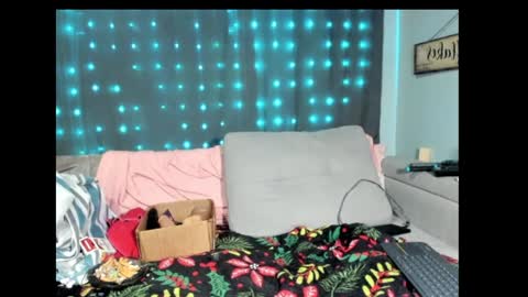 roxihazeleyes online show from February 2025 10:08:02 AM