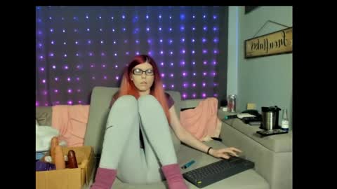 roxihazeleyes online show from February 2025 01:26:01 AM