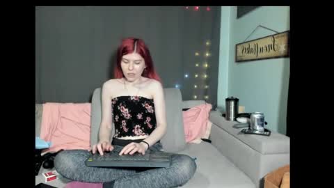 roxihazeleyes online show from March 2025 02:59:02 AM