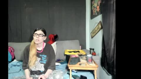 roxihazeleyes online show from April 2026 11:21:02 PM