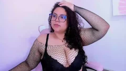 Snapshot of roxxxana_blake chatting on April 2026 03:53:02 AM Roxana online show from April 2026 03:53:02 AM