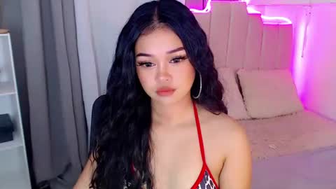Snapshot of roxxy_blossom chatting on October 2025 02:50:02 AM roxxy_blossom online show from October 2025 02:50:02 AM