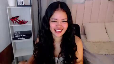 Snapshot of roxxy_blossom chatting on October 2025 03:27:02 AM roxxy_blossom online show from October 2025 03:27:02 AM