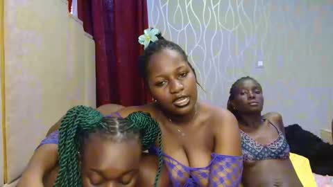 Roxy online show from November 2025 05:07:02 AM