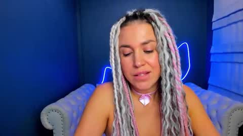 Roxy online show from November 2025 04:15:01 AM