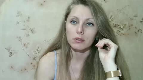 roxyfox18x01 online show from April 2026 07:41:01 PM