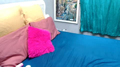 Snapshot of roxyluvxxx chatting on April 2026 07:44:02 PM ROXYLUVXXX online show from April 2026 07:44:02 PM