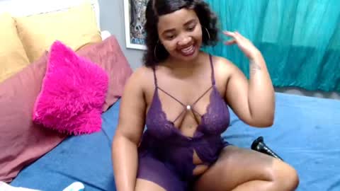 Snapshot of roxyluvxxx chatting on April 2026 08:07:02 AM ROXYLUVXXX online show from April 2026 08:07:02 AM