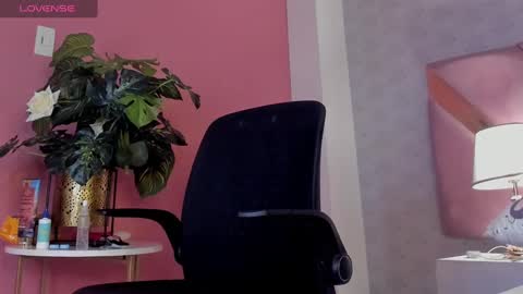 Snapshot of roxyreignn chatting on September 2025 01:49:01 PM RoxyReignn online show from September 2025 01:49:01 PM
