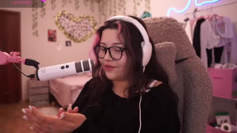 roxysuh online show from April 2026 07:35:01 AM