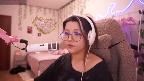 Snapshot of roxysuh chatting on May 2026 07:47:01 AM roxysuh online show from May 2026 07:47:01 AM