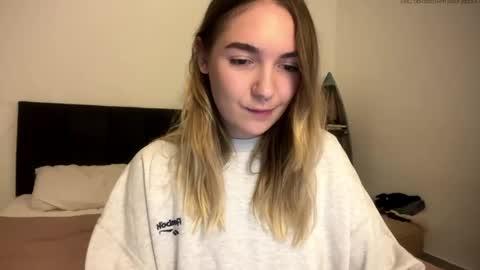 Roxy online show from April 2026 01:49:02 PM