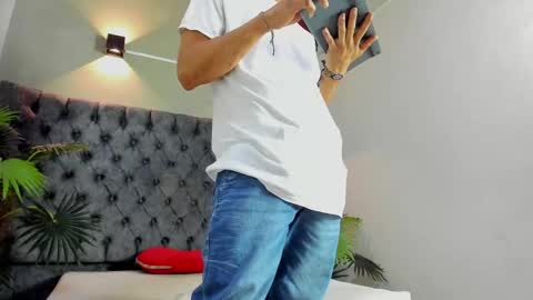 ROY online show from October 2025 09:15:01 PM