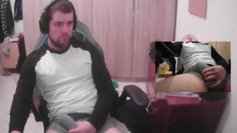 royer04 online show from February 2026 09:59:02 PM