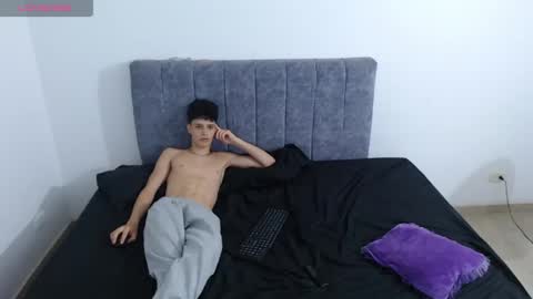 Ruby and Vanie online show from April 2026 10:44:02 PM