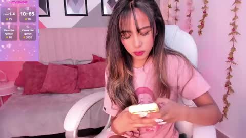 Snapshot of rue_zue chatting on June 2026 12:31:02 PM rue_zue online show from June 2026 12:31:02 PM