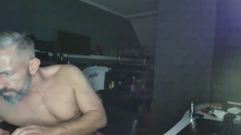 Snapshot of ruffi77 chatting on January 2025 12:02:01 AM Chico que rico Caliente online show from January 2025 12:02:01 AM