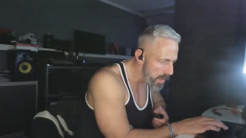 Snapshot of ruffi77 chatting on January 2025 02:44:01 PM Chico que rico Caliente online show from January 2025 02:44:01 PM