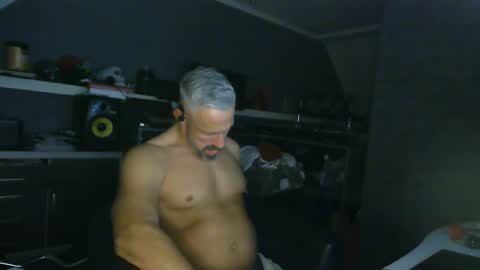 Snapshot of ruffi77 chatting on February 2025 10:45:01 PM Chico que rico Caliente online show from February 2025 10:45:01 PM