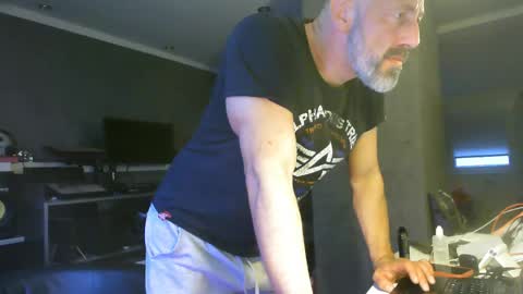 Snapshot of ruffi77 chatting on May 2026 06:24:01 PM Chico que rico Caliente online show from May 2026 06:24:01 PM