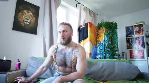 Snapshot of rusbigpaul chatting on May 2026 07:13:01 AM Paul online show from May 2026 07:13:01 AM