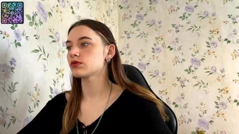 Snapshot of rusmedium chatting on May 2026 09:28:01 AM Lisa and Vlad online show from May 2026 09:28:01 AM
