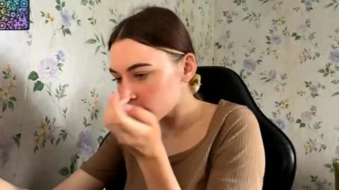 Snapshot of rusmedium chatting on June 2026 10:07:01 AM Lisa and Vlad online show from June 2026 10:07:01 AM
