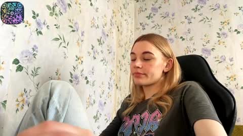 Snapshot of rusmedium chatting on June 2026 09:52:01 AM Lisa and Vlad online show from June 2026 09:52:01 AM