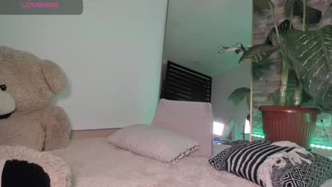 Lorenn online show from December 2024 12:45:02 AM