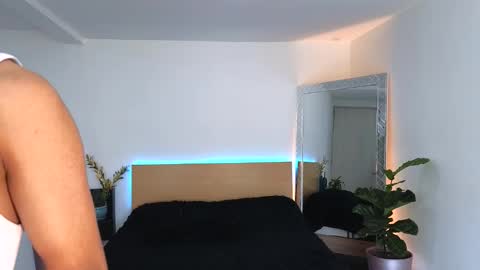 Snapshot of russell_adams_ chatting on September 2025 07:36:02 PM R U S S E L L online show from September 2025 07:36:02 PM