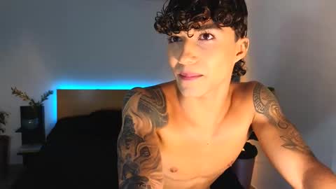 Snapshot of russell_adams_ chatting on September 2025 10:44:01 PM R U S S E L L online show from September 2025 10:44:01 PM