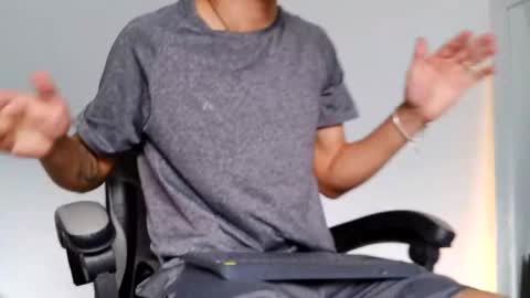 Snapshot of russell_adams_ chatting on October 2025 01:22:01 PM R U S S E L L online show from October 2025 01:22:01 PM