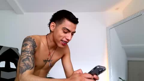 Snapshot of russell_adams_ chatting on October 2025 03:56:02 PM R U S S E L L online show from October 2025 03:56:02 PM