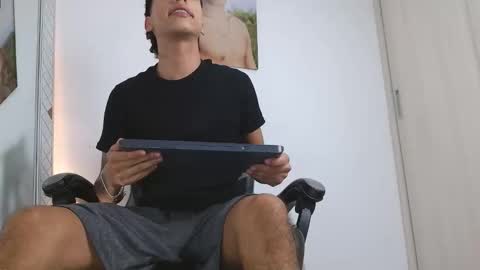  R U S S E L L  online show from February 2026 06:26:01 AM